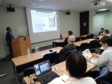 seminar_13-2.jpg(55315 byte)