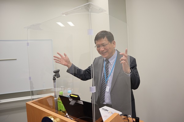 seminar_14-1.jpg(65192 byte)