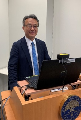 seminar_18-1.jpg(30059 byte)